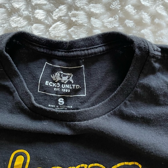 ECKO UNLIMITED Boys Pre-Owned Black with & yellow lines. Young Rebels title. - Picture 2 of 3